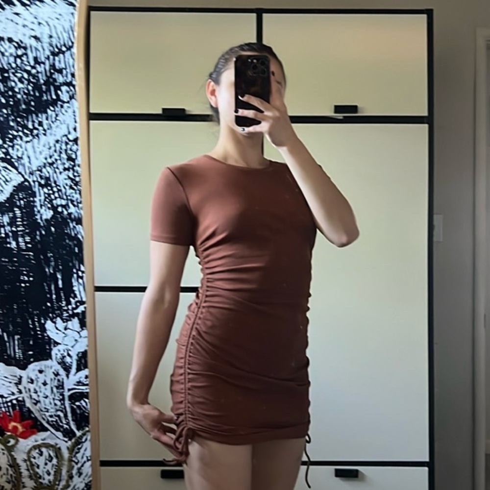Women's Short Ruched Side Bodycon Dress - Brown